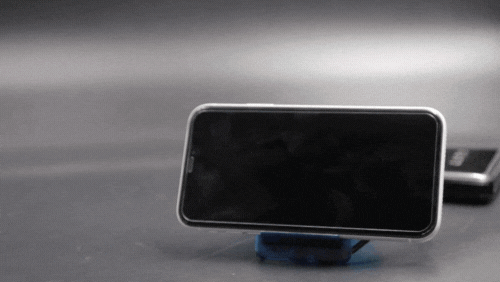 「薄く、軽く、スマートに」絡まった充電ケーブルもすっきり！常備する多機能カード。